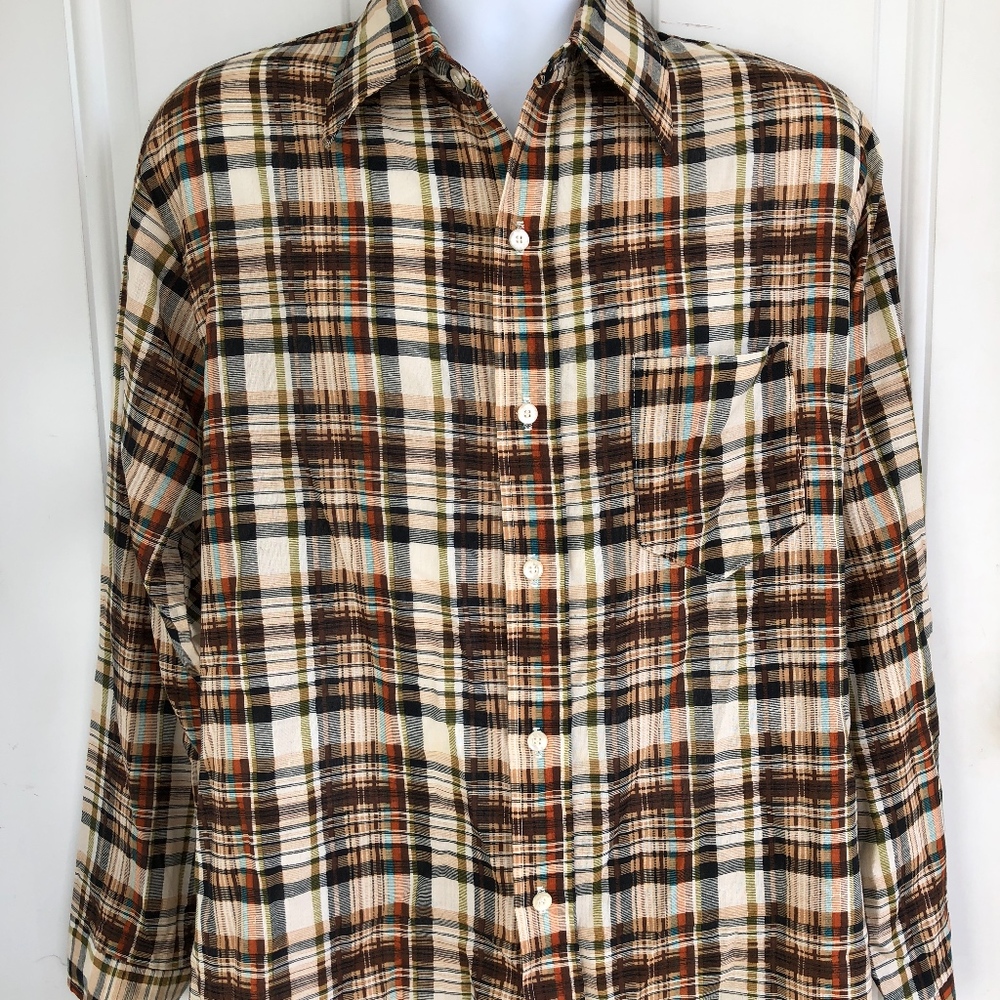 button down long sleeve plaid shirt